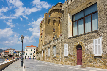 Lungomare di Santa Maria di Castellabate. Palazzo Perrotti