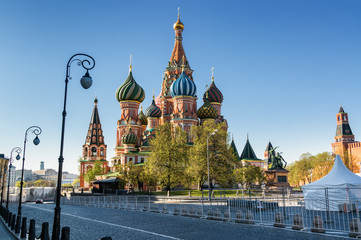 Obraz premium Morning view of St. Basil's Cathedral on Red Square, Moscow, Russia.