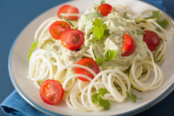 spiralized courgette salad with avocado dressing, healthy vegan meal