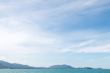 Naklejka premium Blue sky and White cloud on sea