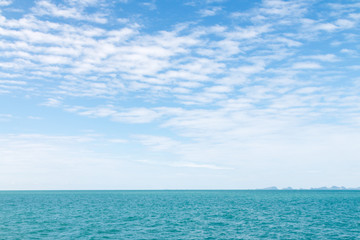 Obraz premium Blue sky and White cloud on sea