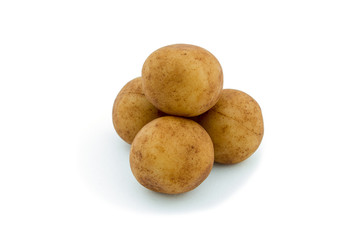 marzipankugeln auf weissen hintergrund..