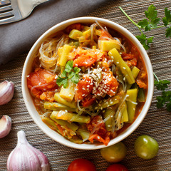 Rice spaghetti with vegetables