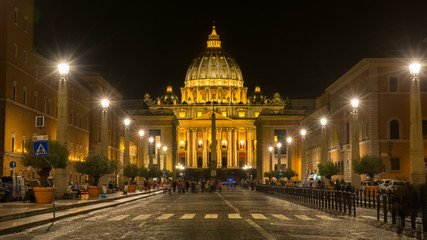 Fototapeta premium Bazylika Świętego Piotra wieczorem, Watykan Włochy