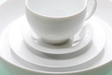 白い食器／Overlapped white dishes