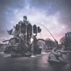 Berliner Neptunbrunnen am Abend