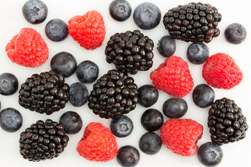 Ar&aacute;ndanos, moras y frambuesas