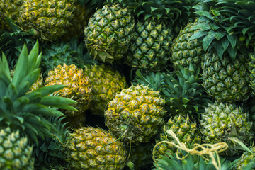 ananas sur un marché 