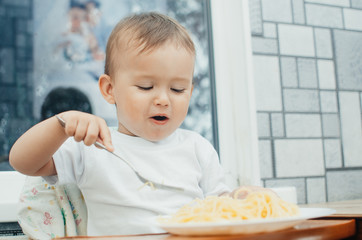 the child greedily eating pasta