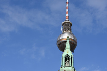 Berliner Fernsehturm und Marienkirche
