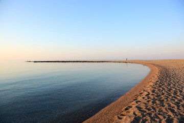 Klif na brzegu wyspy Rodos w Grecji.