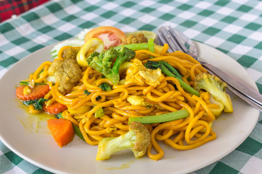 タイ料理・中国料理・Pad Mhe Luang : 黄色・ヌードル・麺