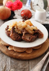 Beef baked with apples