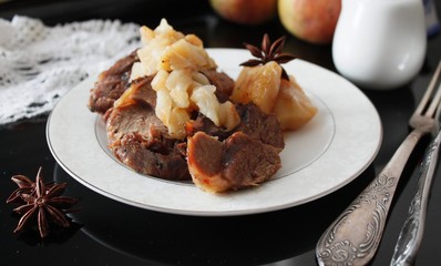 Beef baked with apples