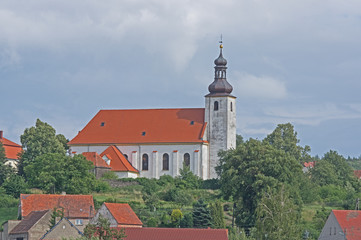 Kościół na wzniesieniu.
