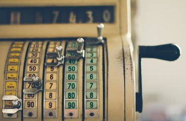 Old vintage cash register machine  - obrazy, fototapety, plakaty