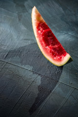 Fototapeta na wymiar Wassermelone Angebissen
