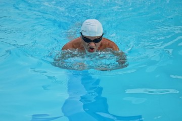 Fototapeta na wymiar Elderly swimming is a healthy exercise that maintains health.