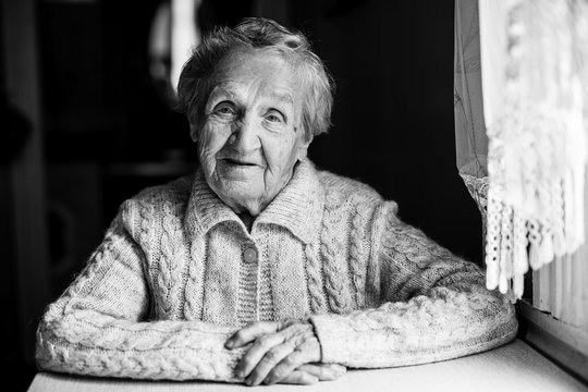 Black and white contrast portrait of an old woman.