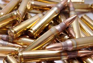 A pile of brass 223 ammo - obrazy, fototapety, plakaty