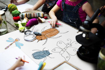 Kid Drawing Placard Felt Pen Table © Rawpixel.com