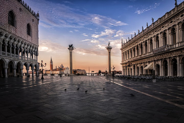 Fototapeta na wymiar Early morning in Venice's St. Mark's Square