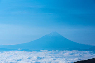 Fototapeta na wymiar 薬師岳からの朝の富士山