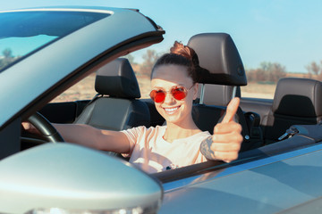 Naklejka premium Relaxed happy woman traveling in a car