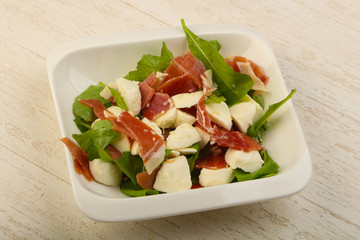 Salad with proscuitto, mozzarella