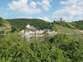 Fototapeta premium Beilsten - das Dornröschen der Mosel mit Burg Metternich 
