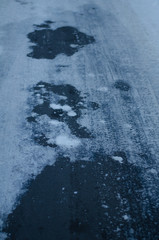 凍てつく道路