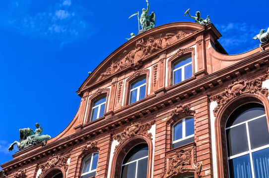 The Naturmuseum Senckenberg in Frankfurt am Main boasts the extensive collection of largest dinosaur fossils in Europe.