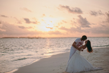 Fototapeta na wymiar Wedding couple on the beach
