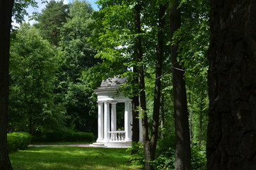 Fototapeta na wymiar Rotunda in Ostafyevo estate Russia