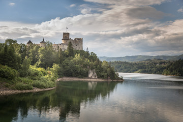 Fototapeta na wymiar Castle in Niedzica on the Czorsztynskim reservoir