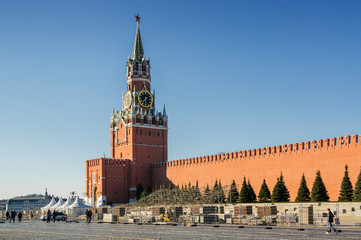 Fototapeta premium Morning sunny view of Spasskaya clock tower of Kremlin, Red Square, Moscow, Russia.