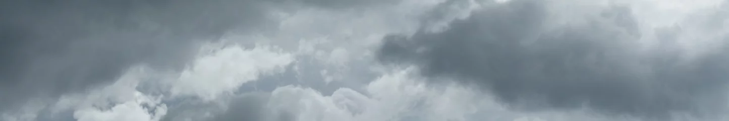 Foto auf Acrylglas Himmel Dramatischer bewölkter Himmel. Gewitterwolken über Horizont, Wolkengebilde, Sturm.
