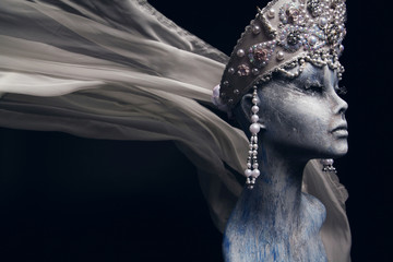 Mannequin in creative crown