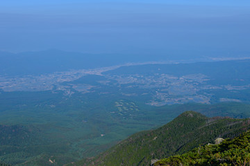 Fototapeta premium 諏訪・茅野の町並み 西天狗岳山頂からの眺め
