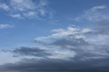 Naklejka na ściany i meble 青空と雲（流れる、漂流などのイメージ）