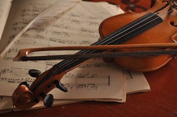 Violin and notes on the table