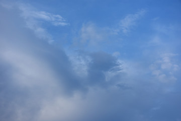 Fototapeta na wymiar 青空と雲「空想・雲のモンスターたち〔獅子などのイメージ（中央）〕存在感、夢の実現、目指せなどのイメージ