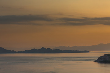 Sonnenuntergang im Komodo-Archipel (Kleine Sundainseln) - Indonesien
