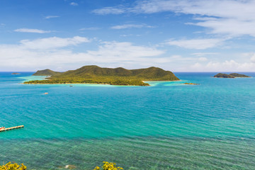 Fototapeta premium Tropical island and clear turquoise sea