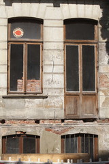 Fenster, altes, verfallenes Haus