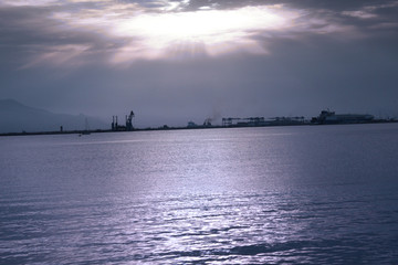 Fototapeta premium Bagliore prima del tramonto, Molo Motomar Cagliari Sardegna