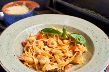 Tagliatelle with prawns and spices in tomato-cream sauce