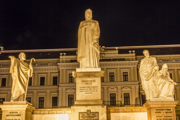 Naklejka premium Saint Andrew Queen Olga Statues Night Stars Mikhaylovsky Square Kiev Ukraine