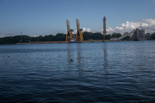 cranes in the barbor