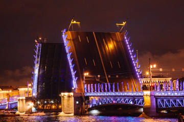 Fototapeta na wymiar Bridges in the city of sankt petersburg, night